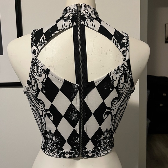 Bebe Black and White Crop - Picture 2 of 2